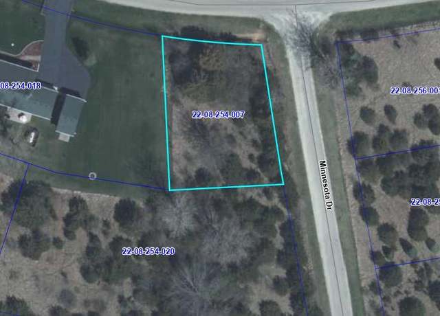 Property at 401 Saint Francis Dr, Dixon, IL 61021