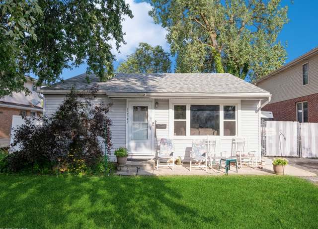 Property at 10547 Princess Ave, Chicago Ridge, IL 60415, 3 beds, 1.5 baths