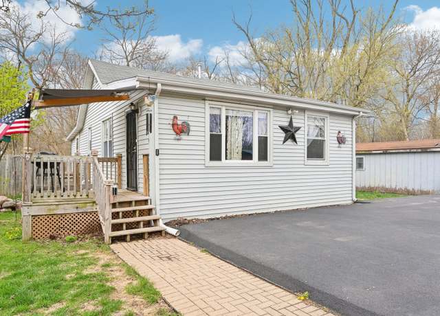 Property at 43386 N Forest Dr, Antioch, IL 60002, 3 beds, 1 bath