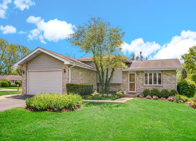 Property at 300 W Woodlawn Rd, New Lenox, IL 60451, 3 beds, 2 baths