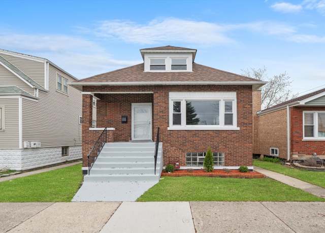 Property at 5237 S Long Ave, Chicago, IL 60638, 6 beds, 2.5 baths