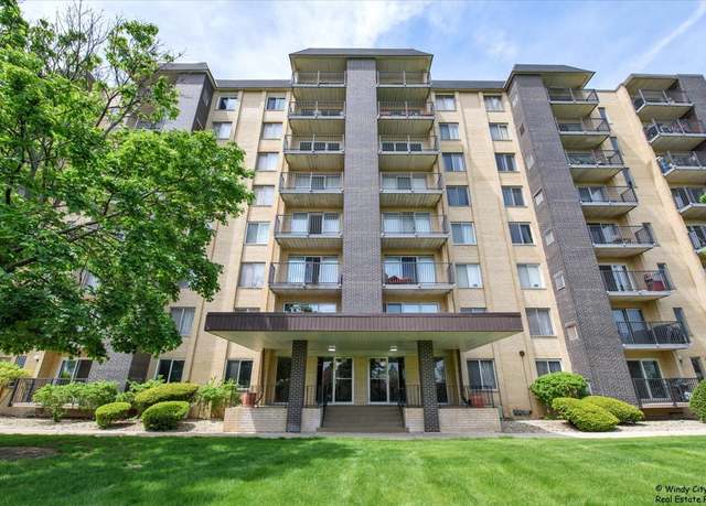 Property at 5400 Walnut Ave #215, Downers Grove, IL 60515, 2 beds, 2 baths