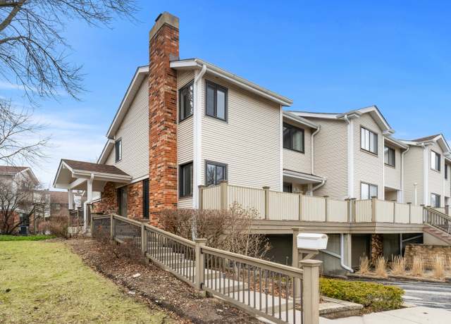 Property at 1012 Sussex Dr, Northbrook, IL 60062, 3 beds, 2.5 baths