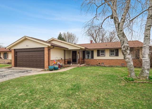 Property at 9 Forest Ln, Elk Grove Village, IL 60007, 4 beds, 2 baths