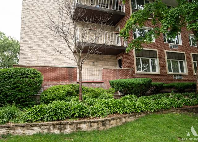 Property at 101 N Peartree Ln #101, Arlington Heights, IL 60004, 2 beds, 2 baths