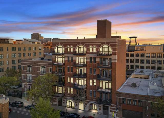 Property at 1355 W Washington Blvd Unit 4D, Chicago, IL 60607, 3 beds, 2 baths