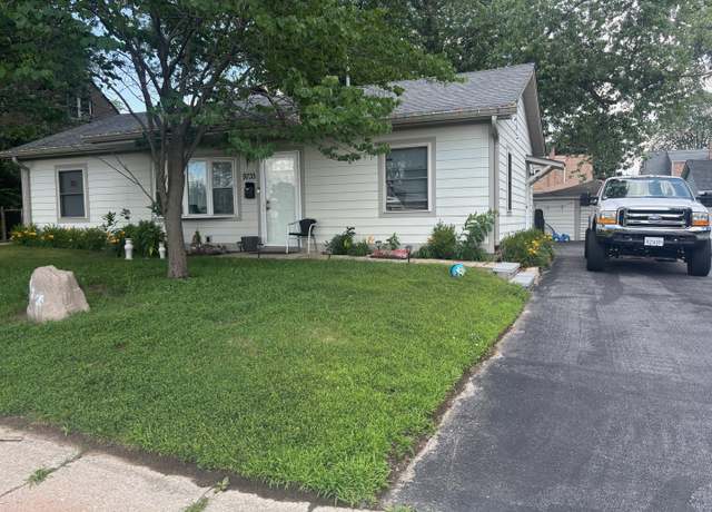 Property at 9735 S 55th Ave, Oak Lawn, IL 60453, 3 beds, 1 bath