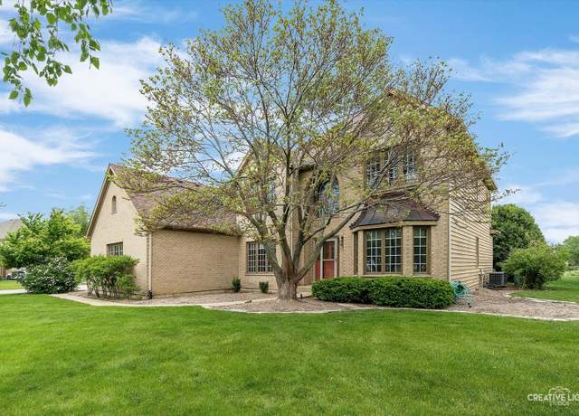 Property at 541 Clover Dr, Algonquin, IL 60102, 5 beds, 4 baths