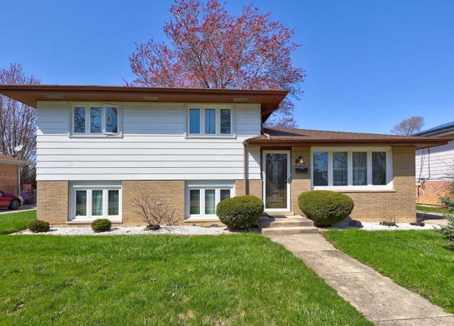 Property at 6534 107th St, Chicago Ridge, IL 60415, 3 beds, 2 baths