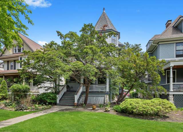 Property at 204 N Harvey Ave, Oak Park, IL 60302, 4 beds, 1.5 baths