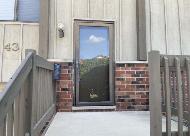 Property at 43 Portwine Rd, Willowbrook, IL 60527, 2 beds, 2.5 baths