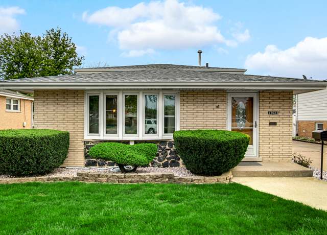 Property at 11023 Austin Ave, Chicago Ridge, IL 60415, 3 beds, 2 baths