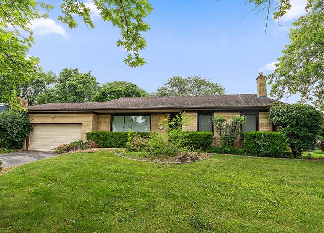 Property at 500 Bunning Dr, Downers Grove, IL 60516, 3 beds, 2 baths