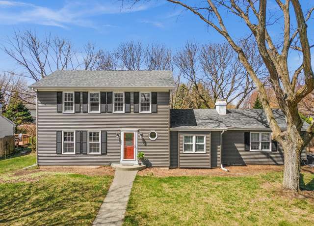Property at 114 Wakefield Ln, Geneva, IL 60134, 4 beds, 3.5 baths
