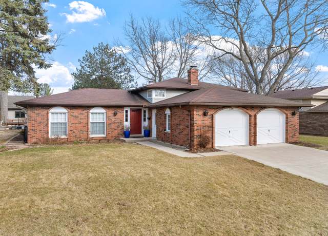 Property at 638 Nordic Ct, Libertyville, IL 60048, 4 beds, 2.5 baths