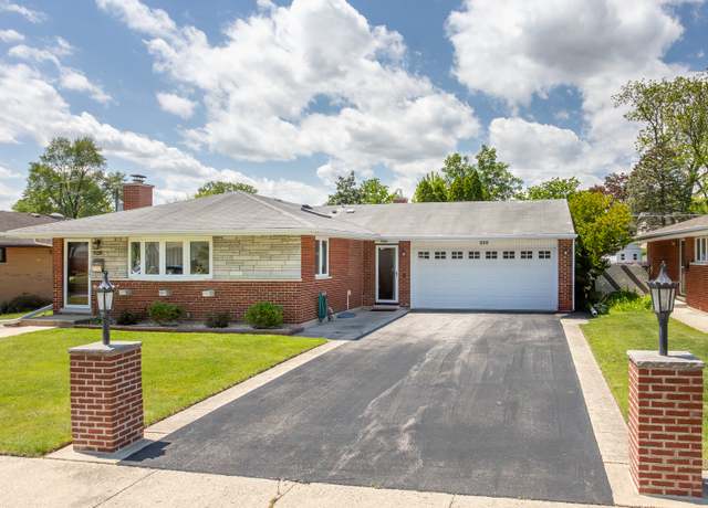 Property at 634 Clayton Ln, Des Plaines, IL 60016, 3 beds, 2 baths