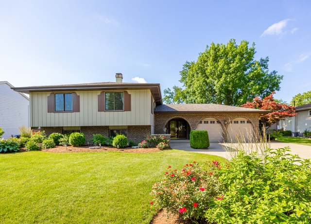 Property at 1809 71st St, Darien, IL 60561, 4 beds, 3 baths