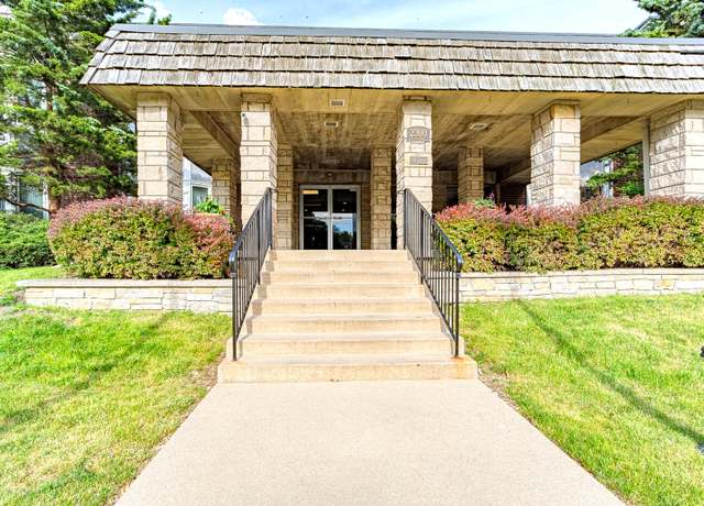 Property at 2300 Windsor Mall Unit 2G, Park Ridge, IL 60068, 1 bed, 1 bath
