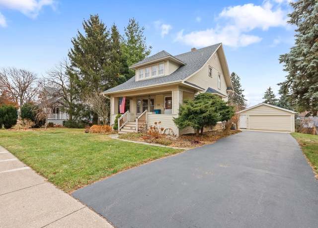 Property at 23 E Maple Ave, Roselle, IL 60172, 3 beds, 1.5 baths