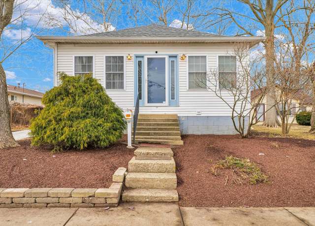 Property at 605 S Glover Ave, Urbana, IL 61802, 2 beds, 1 bath