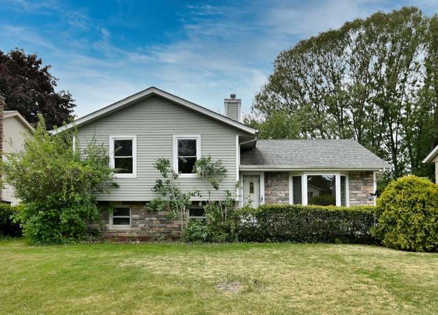 Property at 20564 N Elizabeth Ave, Prairie View, IL 60069, 3 beds, 2 baths