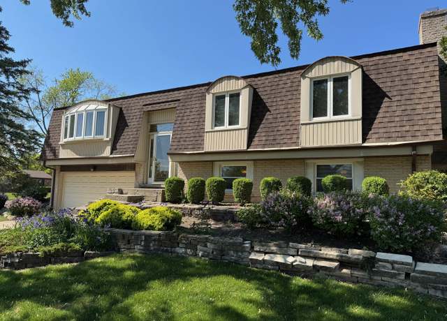 Property at 416 Trinity Ct, Buffalo Grove, IL 60089, 4 beds, 2 baths