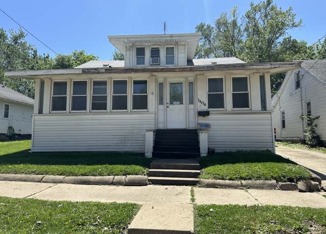 Property at 1406 W Locust St, Bloomington, IL 61701, 4 beds, 1 bath