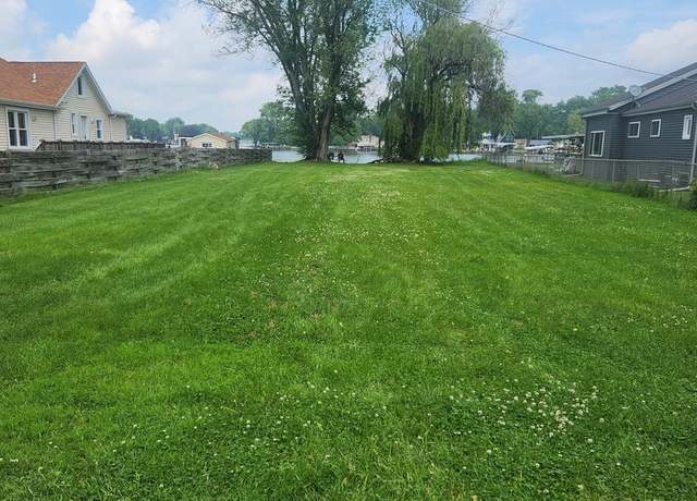 Property at 2906 N Shorewood Dr, Mchenry, IL 60050