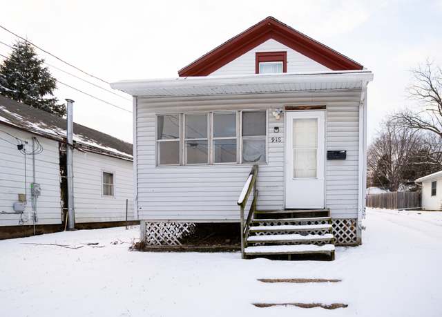Property at 918 S Fruit Ave, Freeport, IL 61032, 2 beds, 1 bath