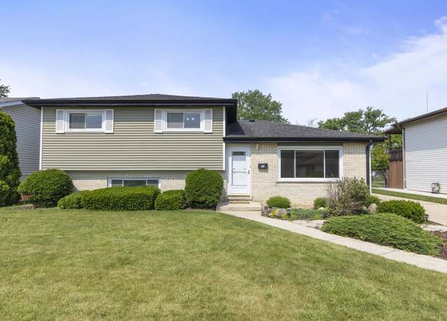 Property at 118 S Clarendon Ave, Addison, IL 60101, 3 beds, 1.5 baths