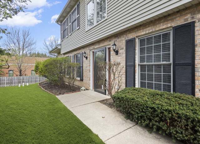 Property at 1485 Laurel Oaks Dr, Streamwood, IL 60107, 3 beds, 2.5 baths