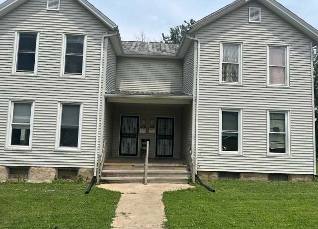 Property at 110-112 E Frank St, Freeport, IL 61032, 6 beds, 2 baths