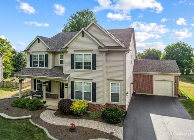 Property at 607 Vista Dr, Oswego, IL 60543, 5 beds, 3.5 baths