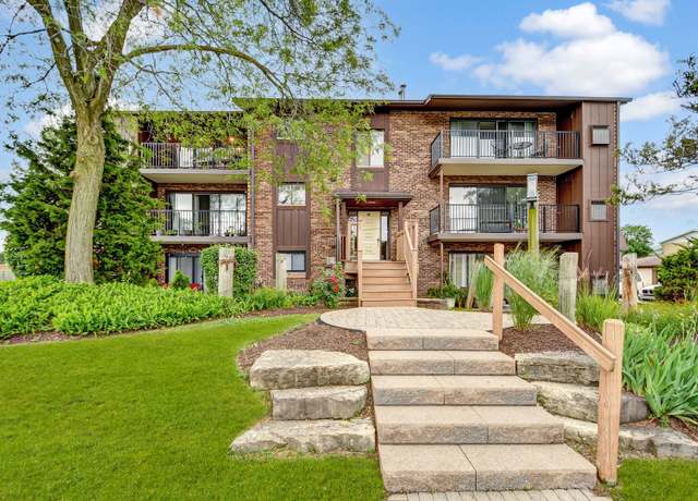 Property at 47 Pier Dr #101, Westmont, IL 60559, 3 beds, 2 baths