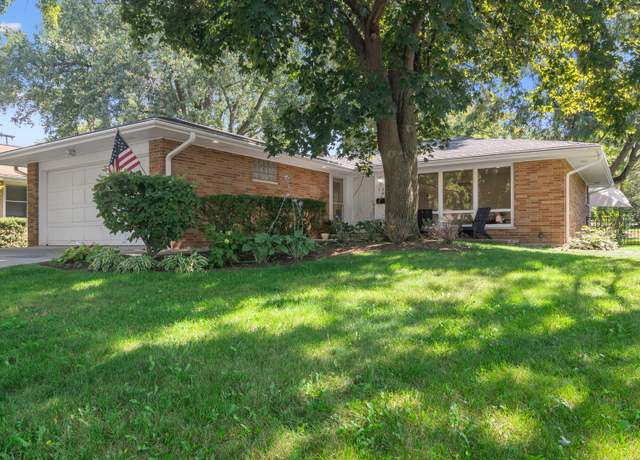 Property at 123 Monument Ave, Barrington, IL 60010, 3 beds, 3 baths