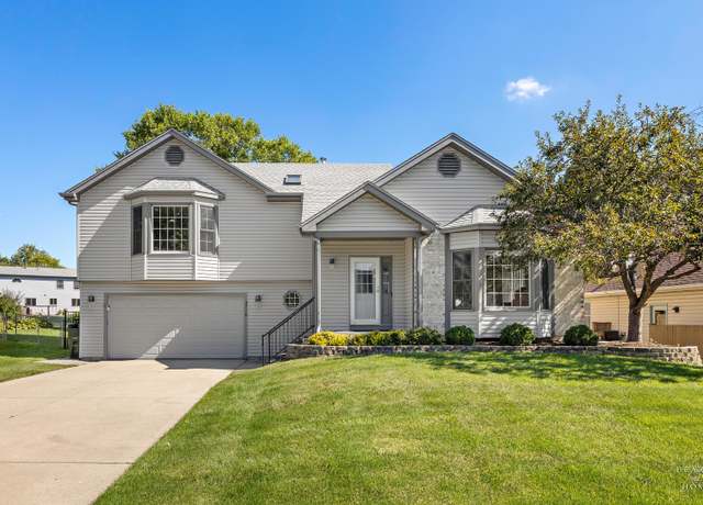 Property at 4716 Crystal Trl, Mchenry, IL 60050, 3 beds, 2.5 baths