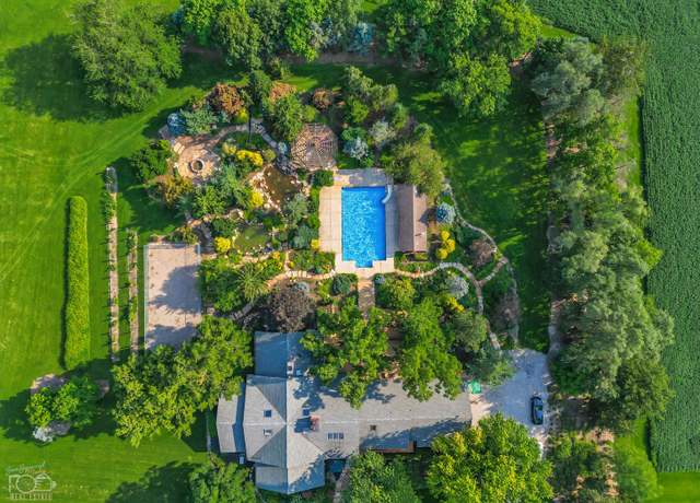 Property at 27249 S Stoney Island Ave, Crete, IL 60417, 4 beds, 4.5 baths