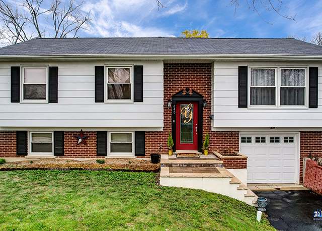Property at 640 Surryse Rd, Lake Zurich, IL 60047, 4 beds, 2 baths