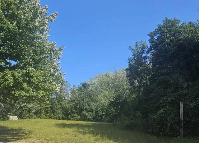 Property at 405 Woodland Trl, Lindenhurst, IL 60046