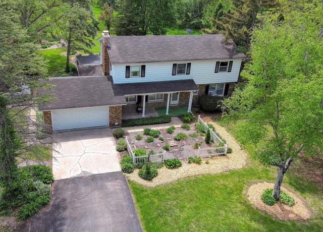 Property at 38W283 Deerpath Rd, Batavia, IL 60510, 4 beds, 2.5 baths
