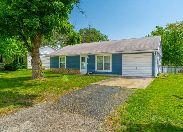 Property at 1034 N Monroe St, Lincoln, IL 62656, 3 beds, 1 bath