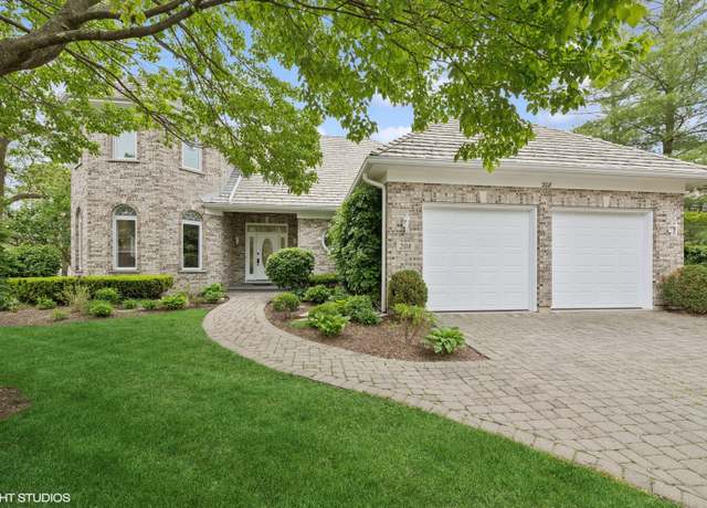 Property at 208 Carriage Hill Cir, Libertyville, IL 60048, 4 beds, 4.5 baths