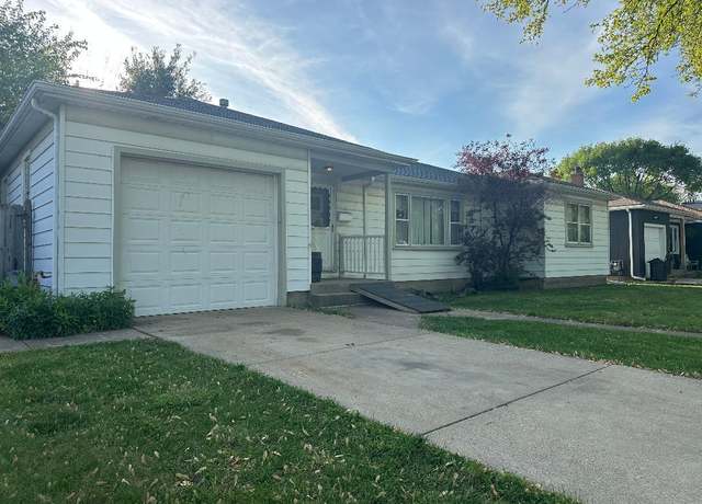 Property at 10128 Kolin Ave, Oak Lawn, IL 60453, 3 beds, 1 bath