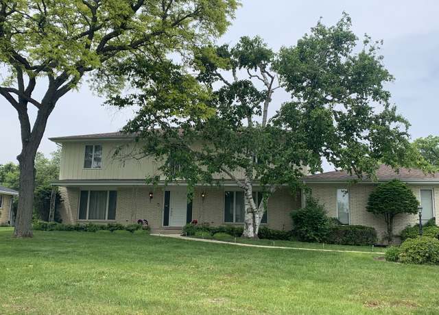 Property at 2380 Highmoor Rd, Highland Park, IL 60035, 5 beds, 4.5 baths