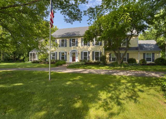 Property at 8 Stone Ridge Dr, South Barrington, IL 60010, 4 beds, 3.5 baths