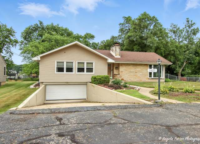 Property at 1405 Bayview Dr, Johnsburg, IL 60051, 3 beds, 2 baths