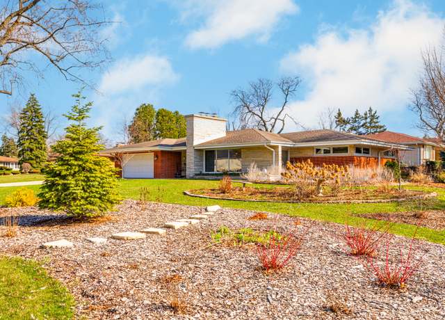 Property at 3012 38th St, Oak Brook, IL 60523, 4 beds, 3.5 baths