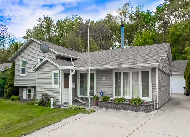 Property at 704 Springfield Dr, Roselle, IL 60172, 3 beds, 2 baths