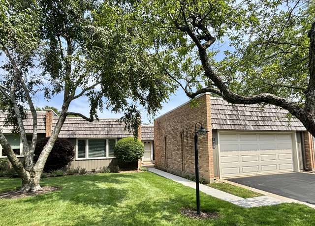 Property at 1928 Somerset Ln, Northbrook, IL 60062, 2 beds, 2.5 baths