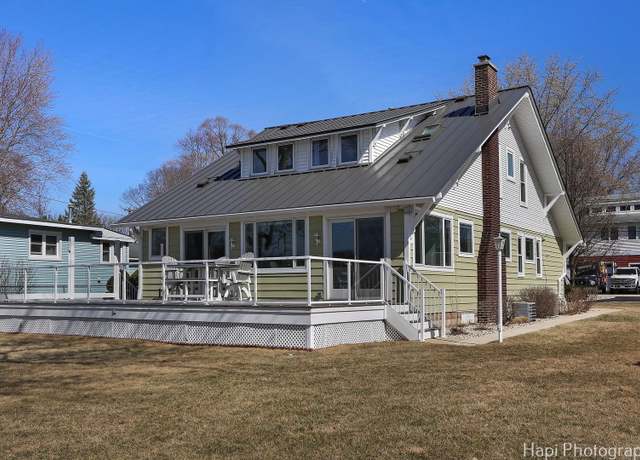 Property at 205 S Emerald Dr, Mchenry, IL 60051, 4 beds, 2 baths